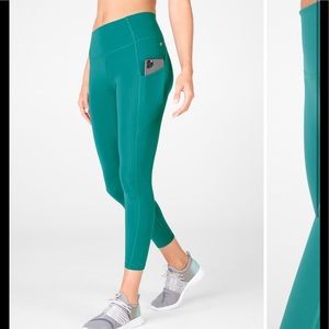 Fabletics Oasis High Waisted Pocket 7/8 Leggings
